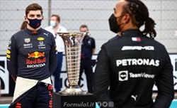 Hamilton, c'è un solo modo per sanare le ferite del 2021: ''distruggere'' Max - Hamilton, c'è un solo modo per sanare le ferite del 2021: distruggere Max