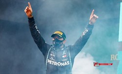 Hamilton con Mercedes per un'altra stagione. E' ufficiale.