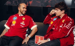 Hamilton, consapevole e sorridente: «E’ Leclerc mr.Ferrari»