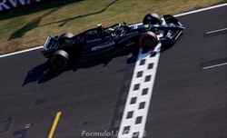 Hamilton dà un calcio alle critiche e avverte Verstappen: «Sarò un problema per te» - Hamilton dà un calcio alle critiche e avverte Verstappen: «Sarò un problema per te»