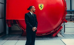 Hamilton Day, domani il debutto con la Ferrari: ecco dove seguire l'evento in diretta - Hamilton Day, domani il debutto con la Ferrari: ecco dove seguire l'evento in diretta