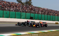 Hamilton duro contro il regolamento: «Adesso si accorgono tutti, ma nel 2021...»