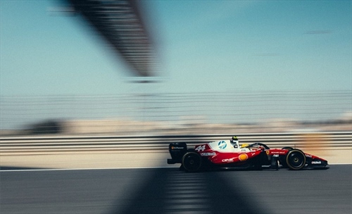 Ferrari, Hamilton è cauto: «Troppo presto per dare giudizi, test condizionati» - Hamilton è cauto: «Troppo presto per dare giudizi, test condizionati»