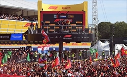 Hamilton e il sogno Ferrari: «Sfida enorme. Imparare l'italiano? Ci proverò» - Hamilton e il sogno Ferrari: «Sfida enorme. Imparare l'italiano? Ci proverò»