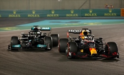Hamilton e il titolo scippato. Due anni fa la notte della vergogna - Hamilton e il titolo scippato. Due anni fa la notte della vergogna