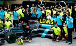 Hamilton e l'addio alla Mercedes: «11 anni straordinari, sarò sempre grato» - Hamilton e l'addio alla Mercedes: 