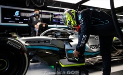 Mercedes, Hamilton ancora leader. Elliot: «In fabbrica fino a sera. Giorni fa si è alzato e...» - Hamilton e l'etica del lavoro. Elliot «Fino a tarda sera in fabbrica. Sapete che ha fatto?»