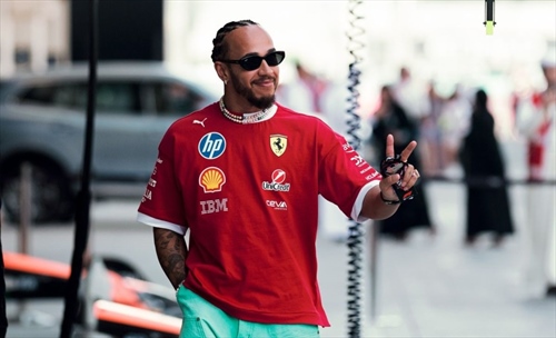Hamilton e la Ferrari sono legati da un contratto d'acciaio - Hamilton e la Ferrari sono legati da un contratto d'acciaio