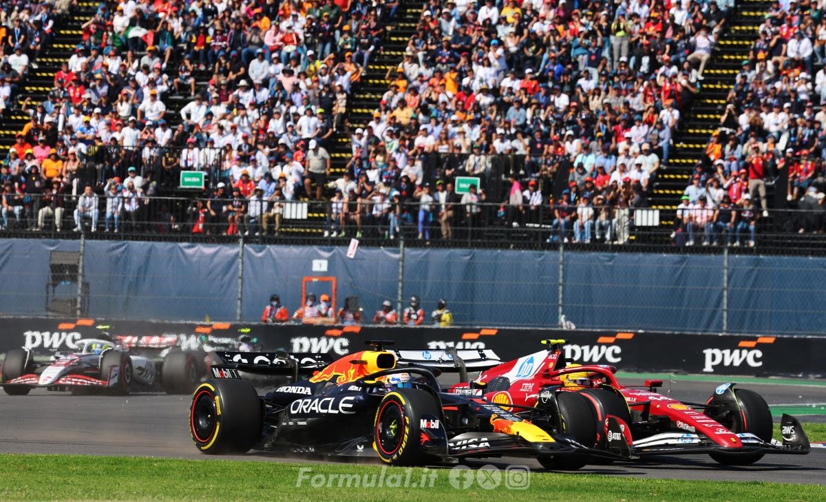 Hamilton e Russell criticano la FIA: «Con Verstappen hanno altri standard» Hamilton e Russell criticano la FIA: «Con Verstappen hanno altri standard»