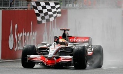Hamilton e un dominio da standing ovation: GP Gran Bretagna 2008