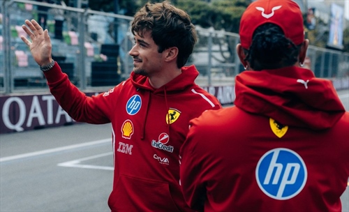 Hamilton fatica con la Ferrari: stagione complicata e Leclerc lo domina - Hamilton fatica con la Ferrari: stagione complicata e Leclerc lo domina