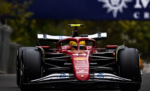 Hamilton fatica con la Ferrari: stagione complicata e Leclerc lo domina - Hamilton fatica con la Ferrari: stagione complicata e Leclerc lo domina