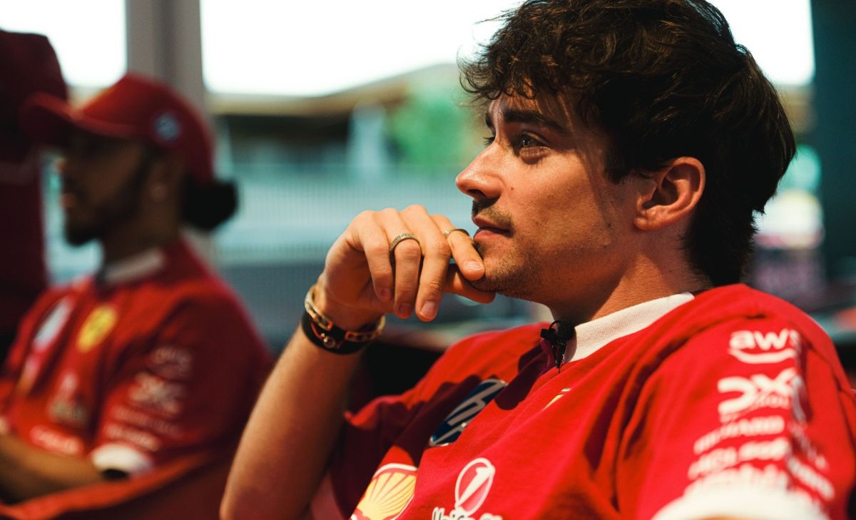 Hamilton fatica in Ferrari, Leclerc: «Trovare del tempo anche per lui è complicato»