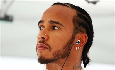Hamilton, Ferrari così vicina mi sorprende, ottimista per la gara - Hamilton, Ferrari sorprendentemente vicina, ottimista per la gara