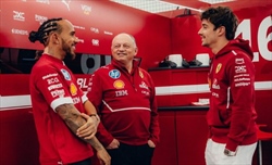 Hamilton-Ferrari: Vasseur racconta la telefonata che ha cambiato tutto - Hamilton-Ferrari: tutto iniziò con una telefonata. Vasseur svela i retroscena