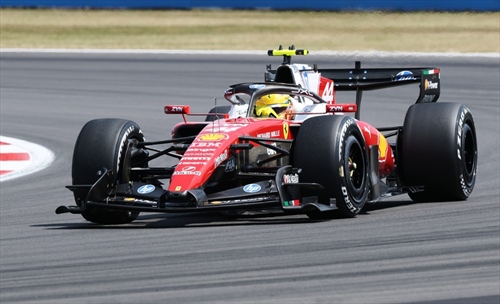 Hamilton: «Gara dura. Oggi era impossibile tenere dietro Kimi»
