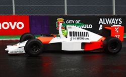 Hamilton guida la McLaren di Senna e si commuove: «Spero sia orgoglioso»