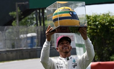 Hamilton: il casco di Ayrton è una replica ma... - Hamilton: il casco di Ayrton è una replica ma...