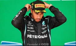 Hamilton, indizio social? Ha smesso di seguire F1 su Instagram