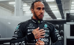 Hamilton infelice, prende quota l'ipotesi passaggio in Ferrari. Scambio con Leclerc? - Hamilton infelice, possibile scambio con Leclerc nel 2024? se la W14 dovesse fallire...