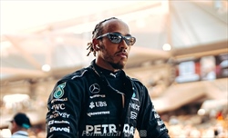 Hamilton: «La Red Bull non ha sviluppato la macchina da agosto, è preoccupante» - Hamilton: «La Red Bull non ha toccato la macchina da agosto, è sicuramente preoccupante»