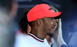 Hamilton: «Lottare è molto più divertente che partire in Pole. Red Bull quasi imbattibile» - Hamilton: «Lottare è molto più divertente che partire in Pole. Red Bull quasi imbattibile»