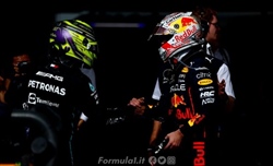 Hamilton: «Max? So cosa si prova ad essere nella sua posizione. Vi racconto la lotta del 2021»
