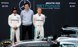 Hamilton - Mercedes, 11 anni fa la firma. Il resto è storia... - Hamilton - Mercedes, 11 anni fa la firma. Il resto è storia...