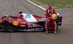 Hamilton non è pronto ad abbandonare la F1: «Se vinco con la Ferrari non mi ritiro»