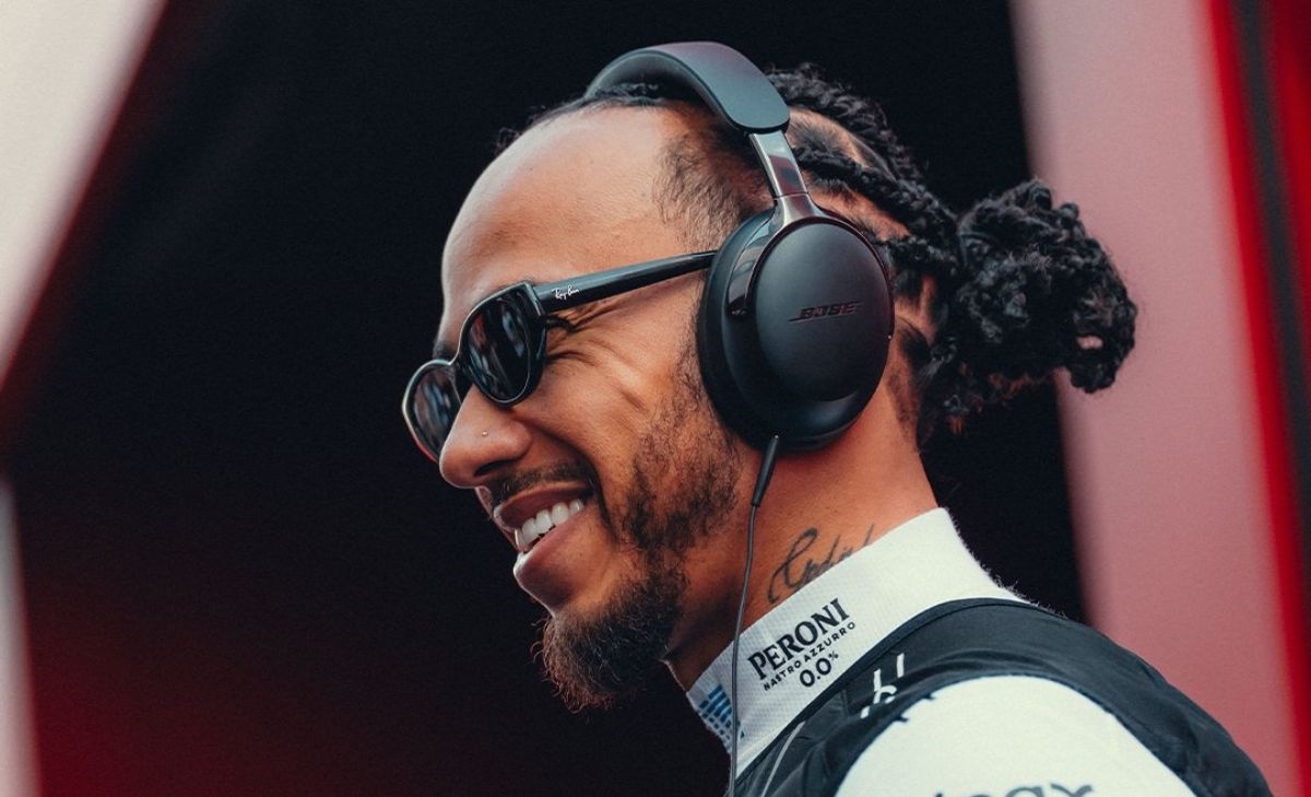 Hamilton non si fa illusioni sul pacchetto Ferrari, ma il sorriso resta