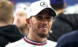 Hamilton o Schumacher, chi è il GOAT? La risposta di Lewis non lascia spazio alle polemiche - Hamilton o Schumacher, chi è il GOAT? La risposta di Lewis non lascia spazio alle polemiche
