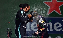 Hamilton o Verstappen, chi vince il Mondiale? Max ha due chance in più