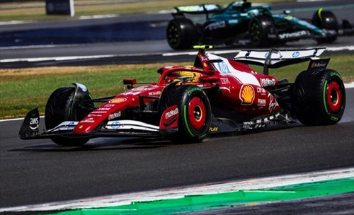 Hamilton: «Ogni curva è uno slalom», la Ferrari non convince a Silverstone