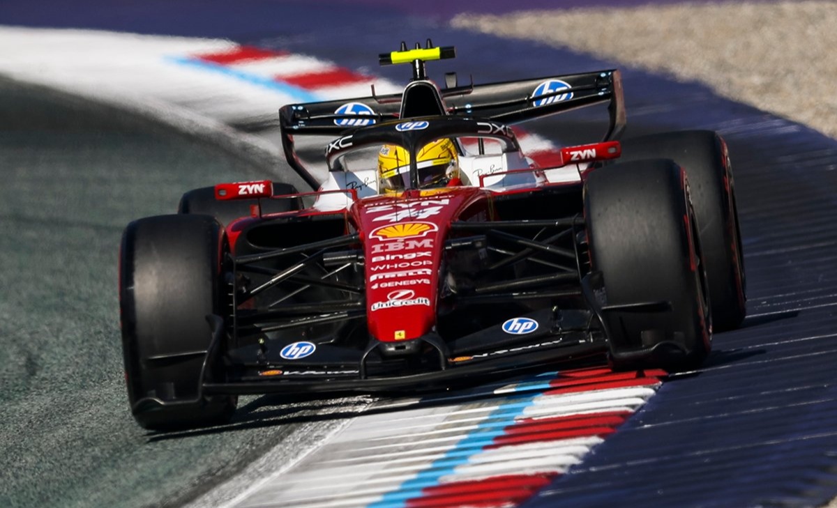 Hamilton promuove Ferrari: «Progressi evidenti, sono fiero del team»
