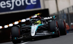 Hamilton rallentato dalla W15, Villeneuve: «Lo costringe a pensare troppo» - Hamilton rallentato dalla W15, Villeneuve: «Lo costringe a pensare troppo»
