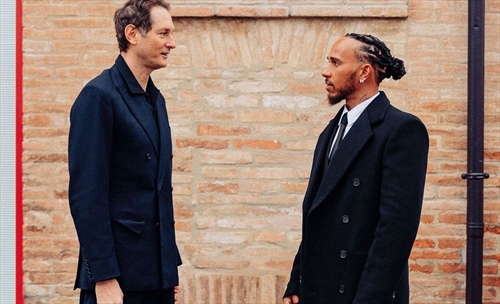 Hamilton risponde a tono ad Elkann: «Se vuole faccio meno media» - Hamilton risponde a tono ad Elkann: «Se vuole faccio meno media«