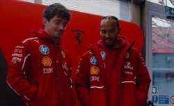 Hamilton scherza su Leclerc: «Di certo ci metteremo nei guai» - Hamilton scherza su Leclerc: «Di certo ci metteremo nei guai»