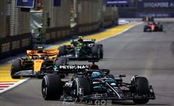 Hamilton critica la scelta di Russell: «Al suo posto avrei tenuto dietro la McLaren» - Hamilton: «Se fossi stato in Russell non avrei fatto il secondo pit stop»