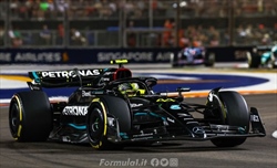 Hamilton: «Se Red Bull non avrà 30 secondi di vantaggio a Suzuka c'è qualcosa di strano» - Hamilton: «Se Red Bull non avrà 30 secondi di vantaggio a Suzuka c'è qualcosa di strano»