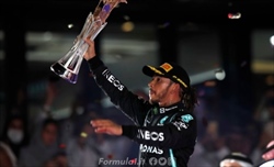 Hamilton senza paura, ha ottenuto il giro veloce nonostante un grave danno alla sua Mercedes - Hamilton senza paura, ha ottenuto il giro veloce nonostante un grave danno alla sua Mercedes