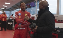 Hamilton si emoziona in rosso: la maturità del tempo, il sogno di un bambino