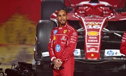 Hamilton si prepara a incontrare la SF-25: «Condividiamo lo stesso sogno» - Hamilton si prepara a incontrare la SF-25: «Condividiamo lo stesso sogno»