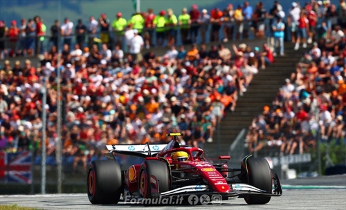 Hamilton sorride dopo il GP d'Austria: «Weekend positivo, ma possiamo migliorare»