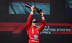 Hamilton sorride nonostante un weekend nero ad Austin