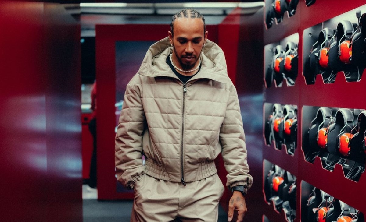 Hamilton spegne i rumour sul futuro: «Ho un contratto lungo»