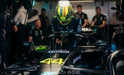 Hamilton spiega perché «nessuno è contento» alla Mercedes - Hamilton spiega perché «nessuno è contento» alla Mercedes
