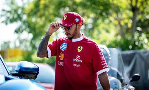 Hamilton sulle prestazioni Ferrari: «Il potenziale c'è ma sfruttarlo è molto difficile»