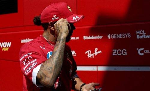 Hamilton tira il freno: «Non prometto nulla sugli aggiornamenti»