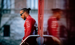 Hamilton verso il debutto con la Rossa: «Vettel ha avuto più tempo di me per adattarsi» - Hamilton verso il debutto con la Rossa: «Vettel ha avuto più tempo di me per adattarsi»