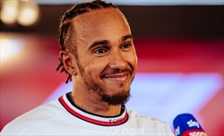 Hamilton: «Verstappen batterà i miei record. Il rinnovo? Mi sono trovato con Toto» - Hamilton: «Verstappen batterà i miei record. Il rinnovo? Mi sono trovato con Toto»
